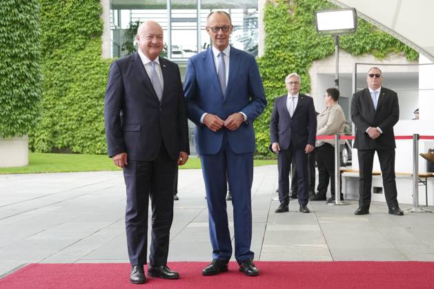Federal Chancellor Merz receives Austrian Federal Chancellor Stocker Federal Chancellor Friedrich Merz together with Federal Chancellor Chistian Stocker on arrival at the Federal Chancellery, Berlin, 27 06 2025 Berlin Berlin Germany