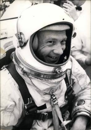 Astronaut Comets NASA Space Spaceship UFOs 11 November 1966 Gemini 12 Astronaut provides Record at Air Force Major Edwin e Aldrin Jr returned Today to a two hours Spacewalk in the Cabin from Gemini 12 back the Longest Walking tour shall prove it, that the Human at Space work can pictures Air Force Major Edwin e Aldrin Jr  Copyright: xUnitedxArchivesx xkpaxKeystonex 19661111_baf_k09_148