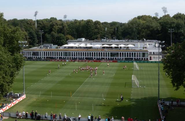 18 07 2025, xophax, 1 Fußball Bundesliga 1 FC Köln Saison 2025 2026 Geissbockheim Training , Platz 1 , Spieler Grüngürtel Köln