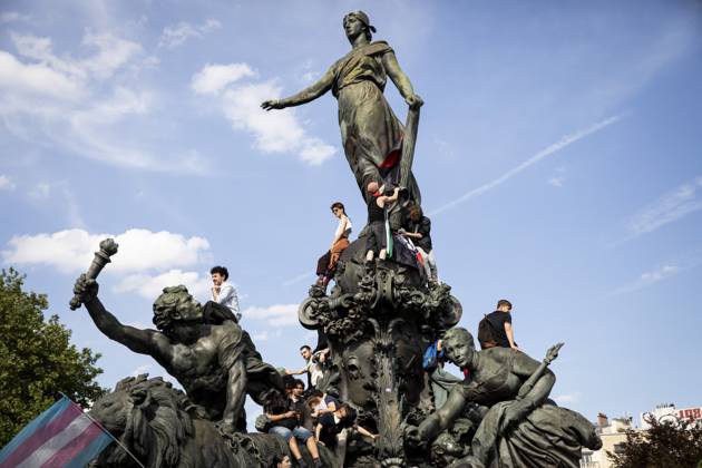 Clashes erupt between police and protesters during May Day rally in Paris PARIS, FRANCE - MAY 1: Demonstrators take part in the the annual Labour Day rally at Place d’Italie in Paris, France on May 1, 2025. France World. Editorial use only. Please get in touch for any other usage. Copyright: x2025xAnadoluxSathirixKelpax