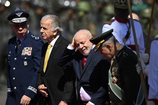 Brazilian president Lula da Silva attends Soldier s Day ceremony in Brasilia BRASILIA, BRAZIL - AUGUST 22: Brazilian President Luiz Inacio Lula da Silva, (2nd R) walks alongside Army Commander Tomas Ribeiro Paiva (R), Defense Minister Jose Mucio (2nd L), and Air Force Commander Marcelo Damasceno, as they arrive for a ceremony marking Soldier s Day at the Army headquarters in Brasilia, Brazil on August 22, 2024. Brazil World. Editorial use only. Please get in touch for any other usage. Copyright: x2025xAnadoluxMateusxBonomix