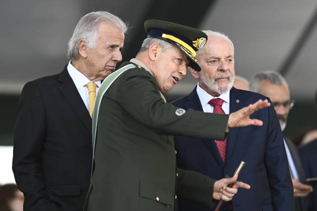 Brazilian president Lula da Silva attends Soldier s Day ceremony in Brasilia BRASILIA, BRAZIL - AUGUST 22: Brazilian President Luiz Inacio Lula da Silva (R) and Brazilian Army commander General Tomas Miguel Mine Ribeiro Paiva attend the ceremony marking Soldier s Day at the Army headquarters in Brasilia, Brazil on August 22, 2024. Brazil World. Editorial use only. Please get in touch for any other usage. Copyright: x2025xAnadoluxMateusxBonomix