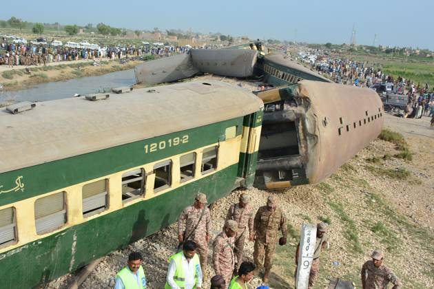 28 killed, 50 injured as passenger train derails in southern Pakistan NAWABSHAH, PAKISTAN, AUGUST 06: A view of derailment of coaches of an Express train at Nawabshah, southern Sindh province, Pakistan on August 06, 2023. The death toll from the accident rose to 28 and 50 injured people have been transported to nearby hospitals. At least 10 carriages of Hazara Express, which was traveling from the port city of Karachi to the northeastern garrison city of Rawalpindi, derailed near the Nawabshah district, some 267 kilometers (166 miles) from Karachi, Pakistan Railways as reported. Pakistan World. Editorial use only. Please get in touch for any other usage. Copyright: x2025xAnadoluxShakeelxAhmedx