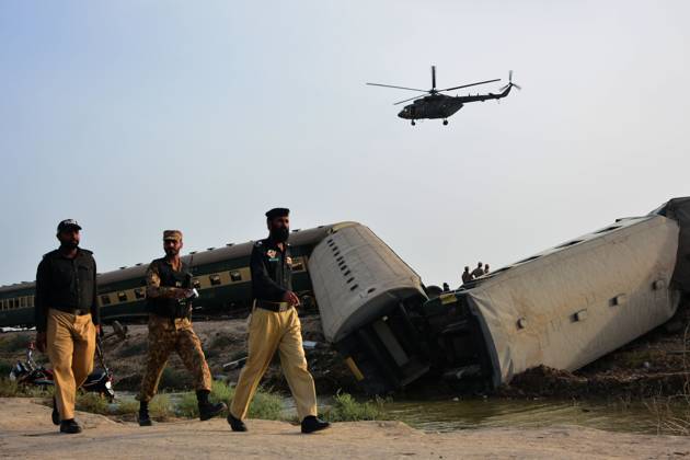28 killed, 50 injured as passenger train derails in southern Pakistan NAWABSHAH, PAKISTAN, AUGUST 06: A helicopter is seen as soldiers walk pass the derailed coaches of an Express train at Nawabshah, southern Sindh province, Pakistan on August 06, 2023. The death toll from the accident rose to 28 and 50 injured people have been transported to nearby hospitals. At least 10 carriages of Hazara Express, which was traveling from the port city of Karachi to the northeastern garrison city of Rawalpindi, derailed near the Nawabshah district, some 267 kilometers (166 miles) from Karachi, Pakistan Railways as reported. Pakistan World. Editorial use only. Please get in touch for any other usage. Copyright: x2025xAnadoluxShakeelxAhmedx
