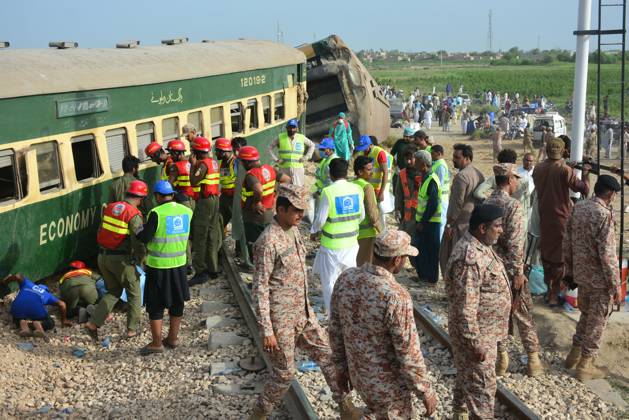 28 killed, 50 injured as passenger train derails in southern Pakistan NAWABSHAH, PAKISTAN, AUGUST 06: Search and Rescue Team are seen as the coaches of an Express train derailed at Nawabshah, southern Sindh province, Pakistan on August 06, 2023. The death toll from the accident rose to 28 and 50 injured people have been transported to nearby hospitals. At least 10 carriages of Hazara Express, which was traveling from the port city of Karachi to the northeastern garrison city of Rawalpindi, derailed near the Nawabshah district, some 267 kilometers (166 miles) from Karachi, Pakistan Railways Pakistan World. Editorial use only. Please get in touch for any other usage. Copyright: x2025xAnadoluxShakeelxAhmedx
