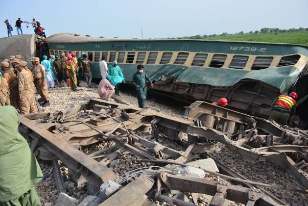 28 killed, 50 injured as passenger train derails in southern Pakistan NAWABSHAH, PAKISTAN, AUGUST 06: A view of derailment of coaches of an Express train at Nawabshah, southern Sindh province, Pakistan on August 06, 2023. The death toll from the accident rose to 28 and 50 injured people have been transported to nearby hospitals. At least 10 carriages of Hazara Express, which was traveling from the port city of Karachi to the northeastern garrison city of Rawalpindi, derailed near the Nawabshah district, some 267 kilometers (166 miles) from Karachi, Pakistan Railways Pakistan World. Editorial use only. Please get in touch for any other usage. Copyright: x2025xAnadoluxShakeelxAhmedx