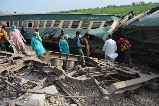 28 killed, 50 injured as passenger train derails in southern Pakistan NAWABSHAH, PAKISTAN, AUGUST 06: Search and Rescue Team searches the scene after coaches of an Express train derailed at Nawabshah, southern Sindh province, Pakistan on August 06, 2023. The death toll from the accident rose to 28 and 50 injured people have been transported to nearby hospitals. At least 10 carriages of Hazara Express, which was traveling from the port city of Karachi to the northeastern garrison city of Rawalpindi, derailed near the Nawabshah district, some 267 kilometers (166 miles) from Karachi, Pakistan Railways as reported. Pakistan World. Editorial use only. Please get in touch for any other usage. Copyright: x2025xAnadoluxShakeelxAhmedx