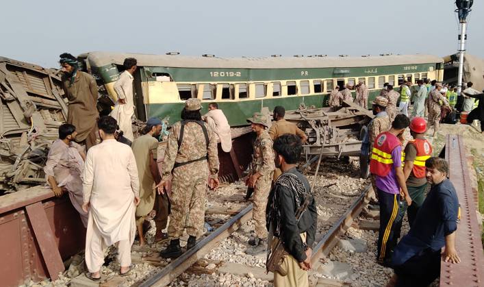 22 killed, 50 injured as passenger train derails in southern Pakistan NAWABSHAH, PAKISTAN, AUGUST 06: A view of derailment of coaches of an Express train at Nawabshah, southern Sindh province, Pakistan, on August 06, 2023. The death toll from a train accident in Pakistan s southern Sindh province on Sunday rose to 22 as rescuers pulled out seven more bodies from the wreckage of the derailed carriages. At least 10 carriages of Hazara Express, which was traveling from the port city of Karachi to the northeastern garrison city of Rawalpindi, derailed near the Nawabshah district, some 267 km (165 mi) from Karachi, Pakistan Railways said. Pakistan World. Editorial use only. Please get in touch for any other usage. Copyright: x2025xAnadoluxShakeelxAhmedx