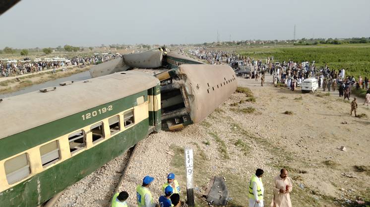 22 killed, 50 injured as passenger train derails in southern Pakistan NAWABSHAH, PAKISTAN, AUGUST 06: A view of derailment of coaches of an Express train at Nawabshah, southern Sindh province, Pakistan, on August 06, 2023. The death toll from a train accident in Pakistan s southern Sindh province on Sunday rose to 22 as rescuers pulled out seven more bodies from the wreckage of the derailed carriages. At least 10 carriages of Hazara Express, which was traveling from the port city of Karachi to the northeastern garrison city of Rawalpindi, derailed near the Nawabshah district, some 267 km (165 mi) from Karachi, Pakistan Railways said. Pakistan World. Editorial use only. Please get in touch for any other usage. Copyright: x2025xAnadoluxShakeelxAhmedx