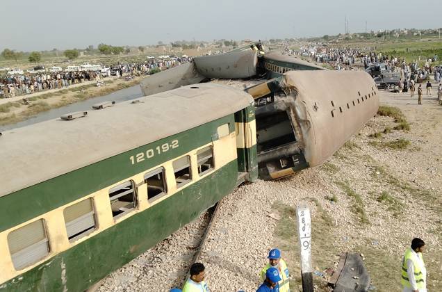 22 killed, 50 injured as passenger train derails in southern Pakistan NAWABSHAH, PAKISTAN, AUGUST 06: A view of derailment of coaches of an Express train at Nawabshah, southern Sindh province, Pakistan, on August 06, 2023. The death toll from a train accident in Pakistan s southern Sindh province on Sunday rose to 22 as rescuers pulled out seven more bodies from the wreckage of the derailed carriages. At least 10 carriages of Hazara Express, which was traveling from the port city of Karachi to the northeastern garrison city of Rawalpindi, derailed near the Nawabshah district, some 267 km (165 mi) from Karachi, Pakistan Railways said. Pakistan World. Editorial use only. Please get in touch for any other usage. Copyright: x2025xAnadoluxShakeelxAhmedx