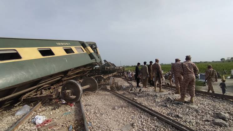 22 killed, 50 injured as passenger train derails in southern Pakistan NAWABSHAH, PAKISTAN, AUGUST 06: A view of derailment of coaches of an Express train at Nawabshah, southern Sindh province, Pakistan, on August 06, 2023. The death toll from a train accident in Pakistan s southern Sindh province on Sunday rose to 22 as rescuers pulled out seven more bodies from the wreckage of the derailed carriages. At least 10 carriages of Hazara Express, which was traveling from the port city of Karachi to the northeastern garrison city of Rawalpindi, derailed near the Nawabshah district, some 267 km (165 mi) from Karachi, Pakistan Railways said. Pakistan World. Editorial use only. Please get in touch for any other usage. Copyright: x2025xAnadoluxShakeelxAhmedx