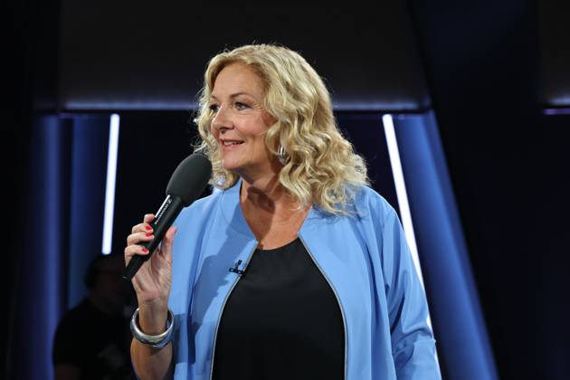 Bettina Tietjen hosts the NDR Talk Show on 5 9 2025, photo session before the broadcast in the 3 program of NDR television, Hamburg Lokstedt television studio
