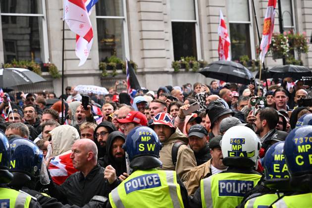 Clashes erupt between police and protesters at anti-immigration march in London organized by Tommy Robinson LONDON, UNITED KINGDOM - SEPTEMBER 13: Clashes erupt between police and protesters as thousands of people march through central London in a rally called Unite the Kingdom, organized by far-right activist Tommy Robinson to protest government immigration policies, on September 13, 2025. Police intervened when Robinson supporters attempted to approach the area where March Against Fascism demonstrators had gathered. Several protesters were detained during the scuffles. Rasid Necati Aslim Anadolu London United Kingdom. Editorial use only. Please get in touch for any other usage. Copyright: x2025xAnadoluxRasidxNecatixAslimx