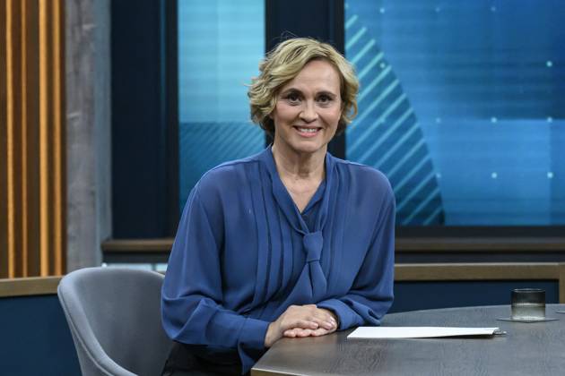 in the picture from l Caren Miosga, GER, Berlin, Studio, guest of Caren Miosga, Polittalk, TV, format, with presenter, Das Erste, from Adlershof at Studio 20, topic Does Germany need a new foreign policy, Mr. Wadephul How much leeway does the Federal Government have between historical responsibility, current crises and the claim to unite Europe, 28 09 2025, Copyright: HMBxMedia UwexKoch