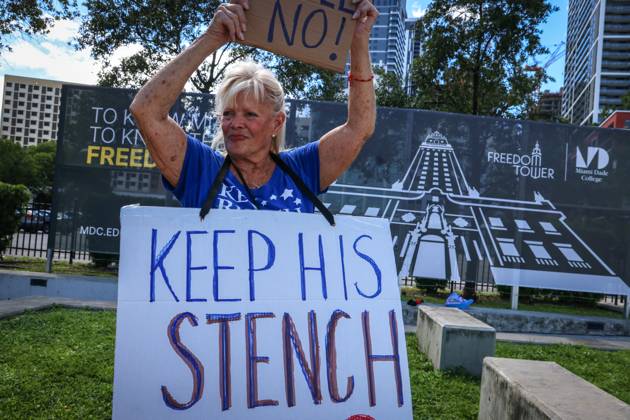 A person holds up a sign during a protest against the construction of Donald Trump s presidential library in Miami, USA, 29 September 2025. Activists, students, and teachers protested against Donald Trump s presidential library in Miami, a project that the Florida government plans to endorse on Tuesday, considering it to be just another one of his hotels and an insult because it is next to the Freedom Tower. Activists protest against Trump library in Miami, calling it an insult !ACHTUNG: NUR REDAKTIONELLE NUTZUNG!  Copyright: xGiorgioxVierax USA5078 20250929-55018072514_1