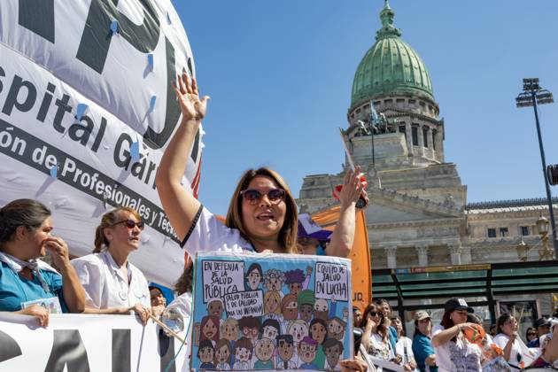 October 2, 2025, Buenos Aires, Buenos Aires, Argentina: Doctors and healthcare workers march to defend pediatric funding law in Front of the Argentine National Congress Buenos Aires Argentina - ZUMAp265 20251002_zip_p265_004 Copyright: xDelfinaxCorberaxPix