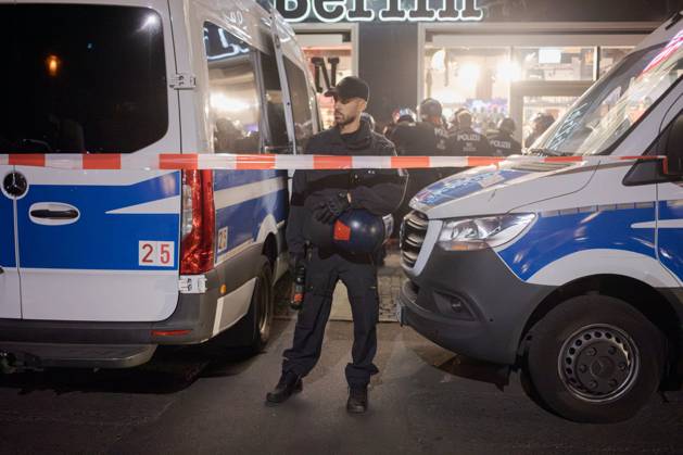 October 2, 2025, Berlin, Berlin, Germany: A Berlin police officer menacingly guards with pepper spray while his colleagues violently arrest protesters, preventing journalists from approaching to document police brutality, sit-in at Alexanderplatz in solidarity with the Global Sumud Flotilla and the Palestinian people, Berlin, 02.10.2025. Berlin Germany - ZUMAb284 20251002_zip_b284_041 Copyright: xZairaxBiaginix