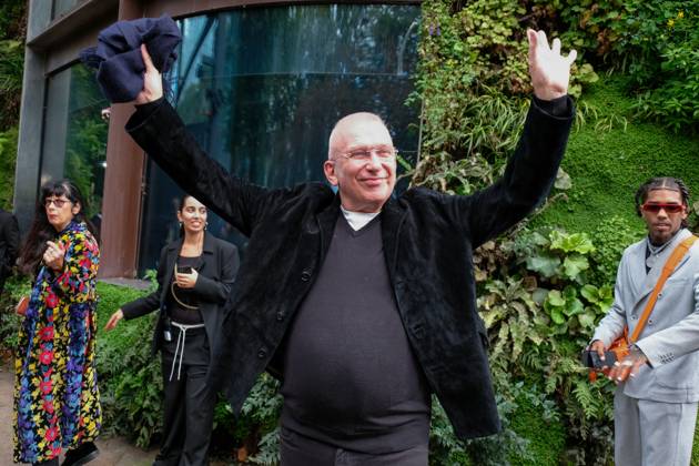 PFW - Jean Paul Gaultier Outside Arrivals Jean Paul Gaultier arrives at the Jean Paul Gaultier show during the Womenswear Spring Summer 2026 as part of Paris Fashion Week on October 5, 2025 in Paris, France. Photo by Robin Psaila ABACAPRESS.COM Paris France Copyright: xPsailaxRobin ABACAx