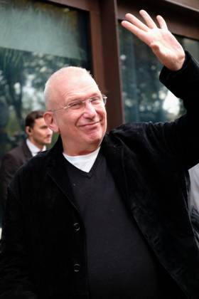 PFW - Jean Paul Gaultier Outside Arrivals Jean Paul Gaultier arrives at the Jean Paul Gaultier show during the Womenswear Spring Summer 2026 as part of Paris Fashion Week on October 5, 2025 in Paris, France. Photo by Robin Psaila ABACAPRESS.COM Paris France Copyright: xPsailaxRobin ABACAx