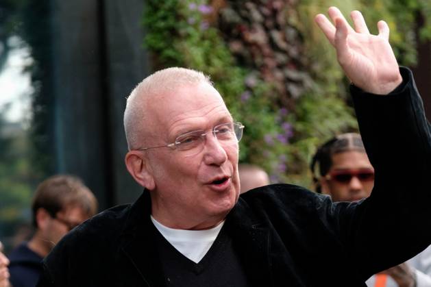 PFW - Jean Paul Gaultier Outside Arrivals Jean Paul Gaultier arrives at the Jean Paul Gaultier show during the Womenswear Spring Summer 2026 as part of Paris Fashion Week on October 5, 2025 in Paris, France. Photo by Robin Psaila ABACAPRESS.COM Paris France Copyright: xPsailaxRobin ABACAx