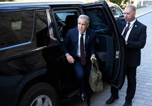October 1, 2025, Ottawa, On, CAN: Prime Minister Mark Carney arrives on Parliament Hill in Ottawa before a meeting of the Liberal caucus, on Wednesday, Oct. 1, 2025. Ottawa CAN - ZUMAc35_ 20251001_zaf_c35_225 Copyright: xJustinxTangx
