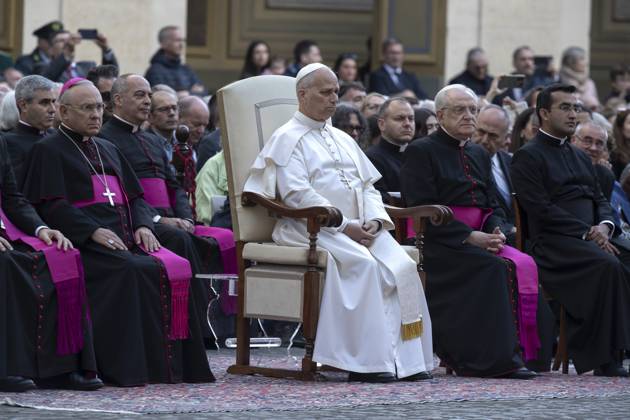 October 4, 2025, Vatican City, Vatican: Pope Leo XIV attends the Swearing-in ceremony of 27 new Swiss Guard recruits, in the San Damaso Courtyard at the Vatican Vatican City Vatican - ZUMAs197 20251004_aaa_s197_1184 Copyright: xMariaxGraziaxPicciarellax