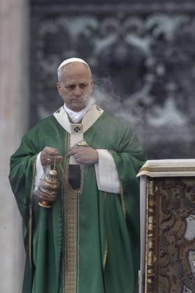 October 5, 2025, Vatican City, Vatican: Pope Leo XIV presides over a Mass for the Jubilee of the Missions and of Migrants in St. Peter s square at the Vatican Vatican City Vatican - ZUMAs197 20251005_aaa_s197_584 Copyright: xMariaxGraziaxPicciarellax