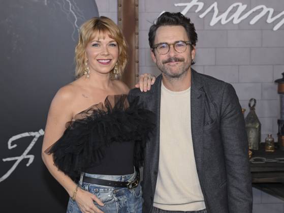 October 6, 2025, Los Angeles, California, USA: American actress MARY ELIZABETH ELLIS and American actor, writer, and producer CHARLIE DAY attend the Los Angeles red carpet premiere of Netflix s Frankenstein Los Angeles USA - ZUMAb173 20251006_aap_b173_128 Copyright: xBillyxBennightx
