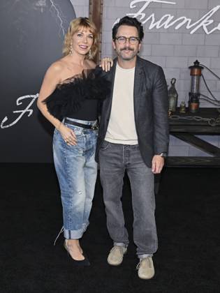 October 6, 2025, Los Angeles, California, USA: American actress MARY ELIZABETH ELLIS and American actor, writer, and producer CHARLIE DAY attend the Los Angeles red carpet premiere of Netflix s Frankenstein Los Angeles USA - ZUMAb173 20251006_aap_b173_142 Copyright: xBillyxBennightx