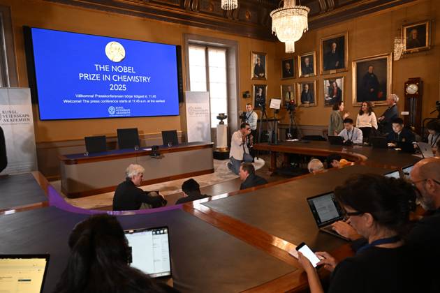 STOCKHOLM, SWEDEN 20251008 The Nobel Prize in Chemistry 2025 is announced during a press conference at the Royal Swedish Academy of Sciences STOCKHOLM SWEDEN x10080x  Copyright: xFredrikxSandberg TTx NOBELPRIS KEMI 2025 TILLKÄNNAGIVANDE AFLtzuvCxME