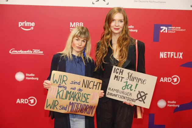 First Steps Awards ceremony in Berlin Berlin, 06 10 2025 Laura Fischer and Pheline Roggan at the First Steps Awards ceremony at the Theater des Westens in Berlin Berlin Copyright: xMatthiasxGränzdörferx