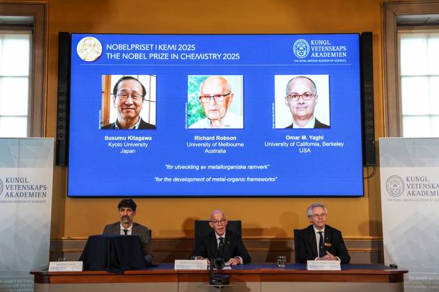 (251008) -- STOCKHOLM, Oct. 8, 2025 -- The 2025 Nobel Prize in Chemistry is announced in Stockholm, Sweden, Oct. 8, 2025. Susumu Kitagawa, Richard Robson and Omar M. Yaghi were awarded the 2025 Nobel Prize in Chemistry on Wednesday for developing metal-organic frameworks (MOFs), the Royal Swedish Academy of Sciences announced. ) SWEDEN-STOCKHOLM-NOBEL PRIZE IN CHEMISTRY PengxZiyang