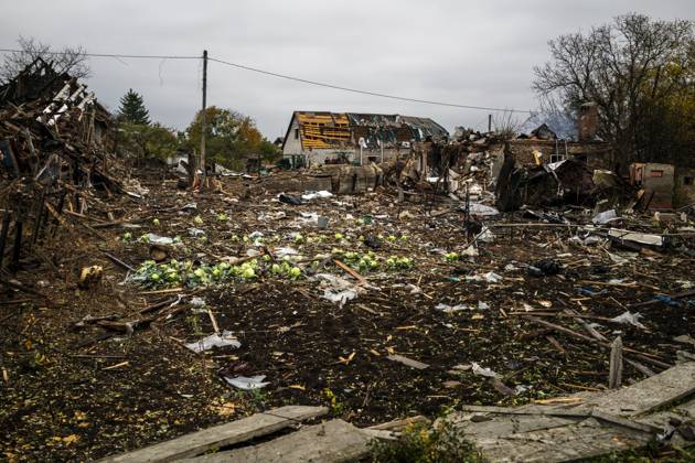 Aftermath of Russian attack on Ukraine s Kramatorsk KRAMATORSK, UKRAINE - OCTOBER 09: A view of the destruction and damaged infrastructure aftermath of Russian airstrike on Kramatorsk, Donetsk region, Ukraine on October 09, 2025. During the night and morning of today, October 9, Russian troops shelled Kramatorsk in the Donetsk region with drones, guided bombs (GABs) and Smerch multiple launch rocket systems. In one of the areas, rescuers were extinguishing a fire in private homes. A local resident was injured. Jose Colon Anadolu Kramatorsk Ukraine. Editorial use only. Please get in touch for any other usage. Copyright: x2025xAnadoluxJosexColonx