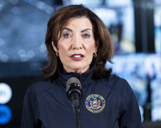 October 9, 2025, New York City, New York, United States: New York State Governor KATHY HOCHUL (D) speaking about Federal funding cuts at the Metropolitan Transportation Authority (MTA) Headquarters building in New York City. New York City United States - ZUMAb161 20251009_aap_b161_006 Copyright: xMichaelxBrochsteinx