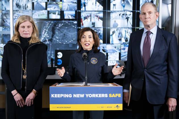 October 9, 2025, New York City, New York, United States: New York State Governor KATHY HOCHUL (D) speaking (with New York City Police Commissioner JESSICA TISCH on the left and Metropolitan Transportation Authority Chair and CEO JANNO LIEBER on the right) about Federal funding cuts at the Metropolitan Transportation Authority (MTA) Headquarters building in New York City. New York City United States - ZUMAb161 20251009_aap_b161_009 Copyright: xMichaelxBrochsteinx