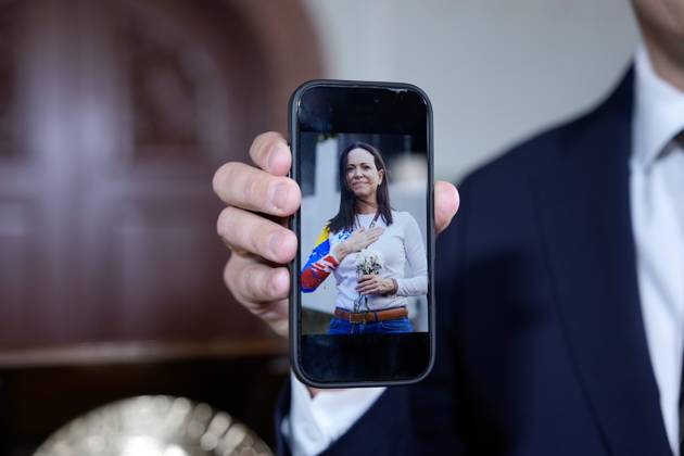 Nobel Peace Prize 2025 Oslo 20251010 The Chairman of the Nobel Committee, Jorgen Watne Frydnes, with a photo of Maria Corina Machado, the winner of the Nobel Peace Prize for 2025 The announcement will take place at the Nobel Institute in Oslo on Friday Photo Rodrigo Freitas NTB Oslo Norway YpVt01jlo Q EDITORIAL USE ONLY Ref POLYpVt01jlo Q jpg  Copyright: xRodrigoxFreitasx xNTBx