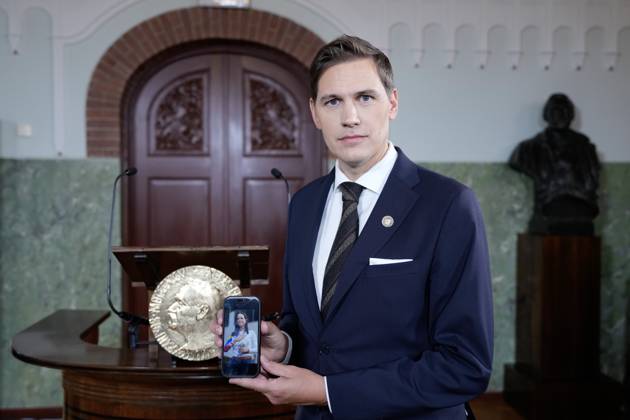 Nobel Peace Prize 2025 Oslo 20251010 The Chairman of the Nobel Committee, Jorgen Watne Frydnes, with a photo of Maria Corina Machado, the winner of the Nobel Peace Prize for 2025 The announcement will take place at the Nobel Institute in Oslo on Friday Photo Rodrigo Freitas NTB Oslo Norway LOfAICg1 No EDITORIAL USE ONLY Ref POLLOfAICg1 No jpg  Copyright: xRodrigoxFreitasx xNTBx