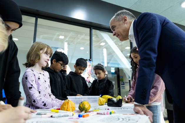 October 10, 2025, Ottawa, On, CAN: Prime Minister Mark Carney speaks to children making art at a community centre before participating in an announcement in Ottawa, on Friday, Oct. 10, 2025. Ottawa CAN - ZUMAc35_ 20251010_zaf_c35_017 Copyright: xJustinxTangx