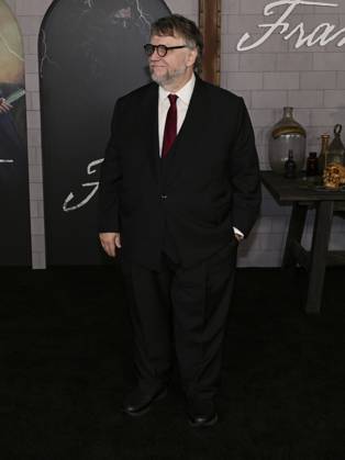 October 6, 2025, Los Angeles, California, USA: Mexican filmmaker, author, and artist GUILLERMO DEL TORO attends the Los Angeles red carpet premiere of Netflix s Frankenstein Los Angeles USA - ZUMAb173 20251006_aap_b173_282 Copyright: xBillyxBennightx