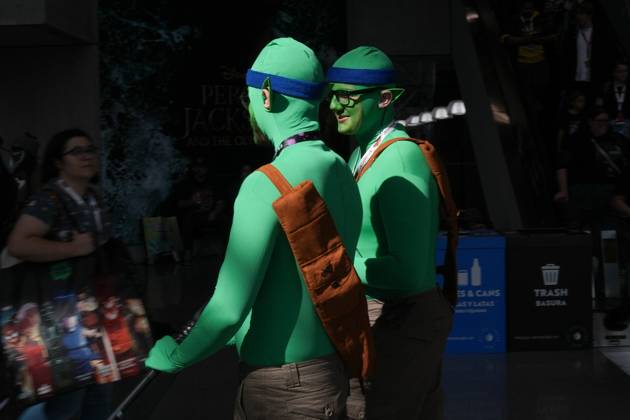 October 10, 2025, New York, New York, USA: Men in cosplay at the New York Comic Con at the Jacob K. Javits Convention Center on October 10, 2025 in New York. New York USA - ZUMAb148 20251010_zap_b148_043 Copyright: xBryanxSmithx