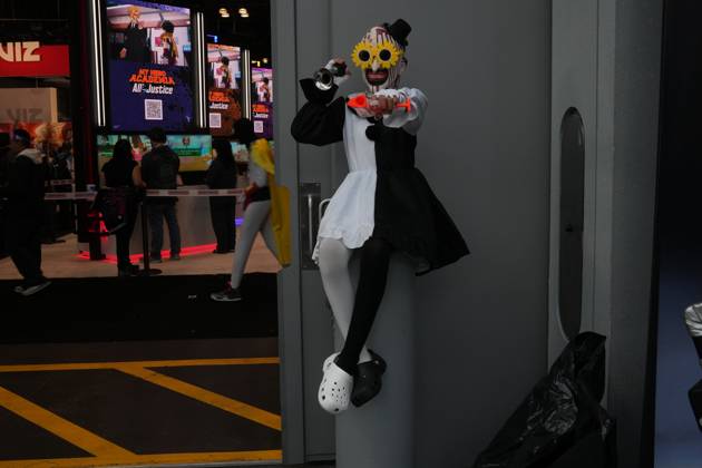 October 10, 2025, New York, New York, USA: A person in cosplay at the New York Comic Con at the Jacob K. Javits Convention Center on October 10, 2025 in New York. New York USA - ZUMAb148 20251010_zap_b148_052 Copyright: xBryanxSmithx