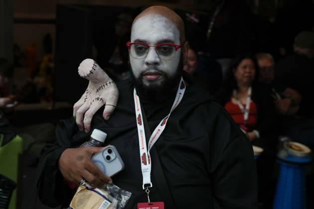 October 10, 2025, New York, New York, USA: A man in cosplay at the New York Comic Con at the Jacob K. Javits Convention Center on October 10, 2025 in New York. New York USA - ZUMAb148 20251010_zap_b148_070 Copyright: xBryanxSmithx