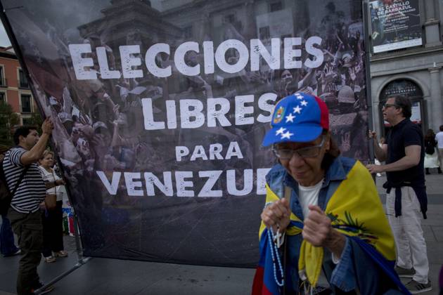 October 11, 2025, Madrid, Madrid, Spain: Members of the Venezuelan community in Madrid holding candles and Venezuelan flags in Opera Square in downtown Madrid, during a vigil to pray the rosary for the beatification of Venezuelans Jose Gregorio Hernandez and Carmen Rendiles on October 19, 2027, in St. Peter s Square, Rome. Madrid Spain - ZUMAs296 20251011_znp_s296_001 Copyright: xLuisxSotox
