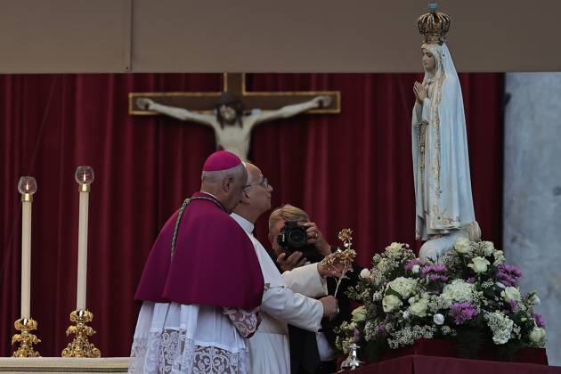 October 11, 2025. Vatican City - POPE LEO XIV during the Marian Vigil of Our Lady of Fatima in Peter s Square at the Vatican. EvandroInetti_via ZUMA Wire Vatican City State - ZUMAi15_ 20251011_zaf_i15_053 Copyright: xEvandroxInettix