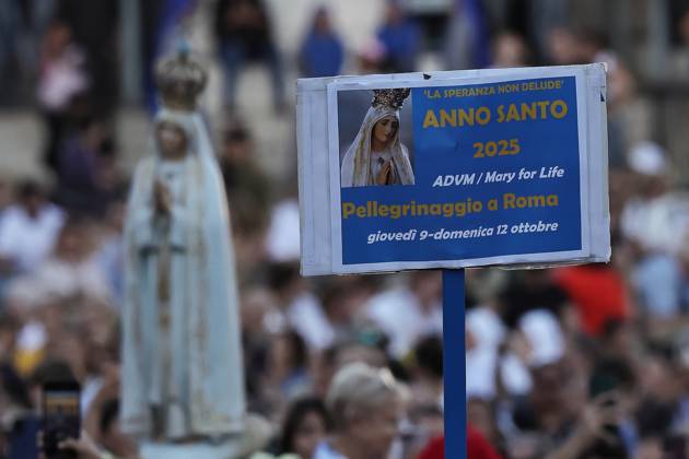 October 11, 2025. Vatican City - POPE LEO XIV during the Marian Vigil of Our Lady of Fatima in Peter s Square at the Vatican. EvandroInetti_via ZUMA Wire Vatican City State - ZUMAi15_ 20251011_zaf_i15_066 Copyright: xEvandroxInettix