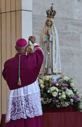 October 11, 2025. Vatican City - POPE LEO XIV during the Marian Vigil of Our Lady of Fatima in Peter s Square at the Vatican. EvandroInetti_via ZUMA Wire Vatican City State - ZUMAi15_ 20251011_zaf_i15_068 Copyright: xEvandroxInettix