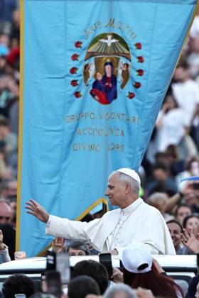 October 11, 2025. Vatican City - POPE LEO XIV during the Marian Vigil of Our Lady of Fatima in Peter s Square at the Vatican. EvandroInetti_via ZUMA Wire Vatican City State - ZUMAi15_ 20251011_zaf_i15_080 Copyright: xEvandroxInettix