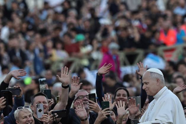 October 11, 2025. Vatican City - POPE LEO XIV during the Marian Vigil of Our Lady of Fatima in Peter s Square at the Vatican. EvandroInetti_via ZUMA Wire Vatican City State - ZUMAi15_ 20251011_zaf_i15_081 Copyright: xEvandroxInettix