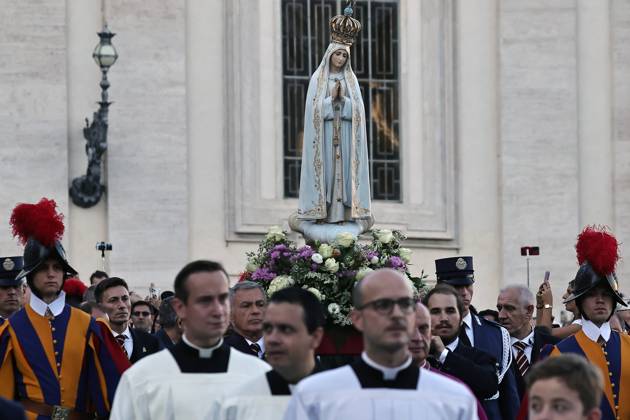 October 11, 2025. Vatican City - POPE LEO XIV during the Marian Vigil of Our Lady of Fatima in Peter s Square at the Vatican. EvandroInetti_via ZUMA Wire Vatican City State - ZUMAi15_ 20251011_zaf_i15_085 Copyright: xEvandroxInettix