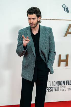 October 11, 2025, London, United Kingdom: Andrew Garfield attends the After the Hunt Headline Gala at the 69th BFI London Film Festival at The Royal Festival Hall. London United Kingdom - ZUMAs197 20251011_aaa_s197_252 Copyright: xLounisxTiarx